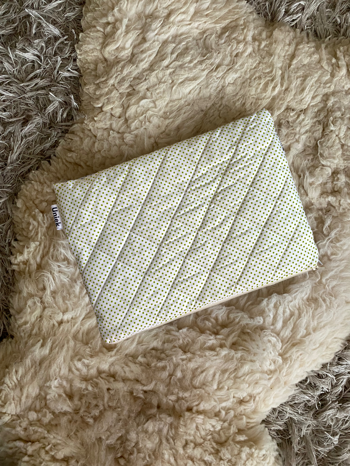 Laptopsleeve - Green polka dot